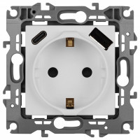 Розетка с заземлением и со шторкой и 2хUSB, без рамки Эра Эра 12 12-4108-01М